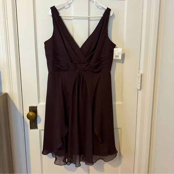David’s Bridal empire waist bridesmaid dress size 18 brown chiffon sleeveless - Picture 1 of 10